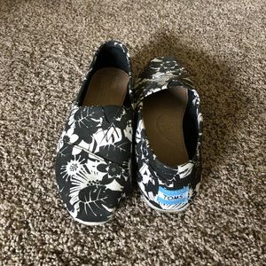 💥SOLD💥Flower print Toms